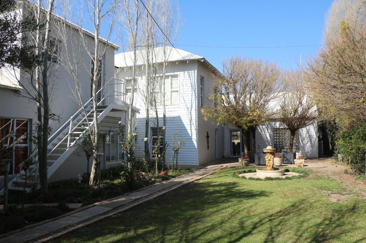 Indigo Moon Guesthouse Lichtenburg Exteriör bild