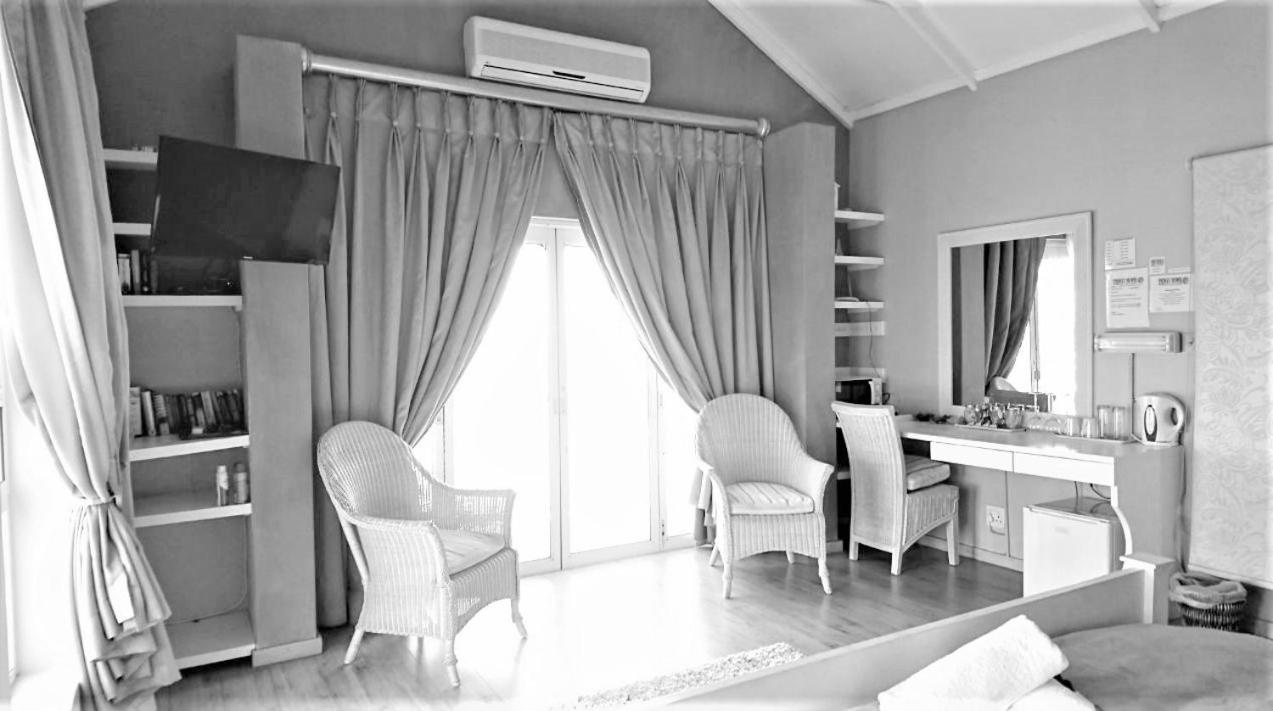 Indigo Moon Guesthouse Lichtenburg Exteriör bild