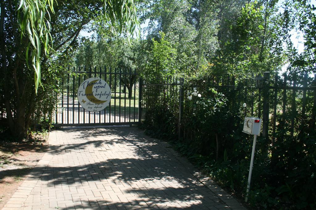 Indigo Moon Guesthouse Lichtenburg Exteriör bild