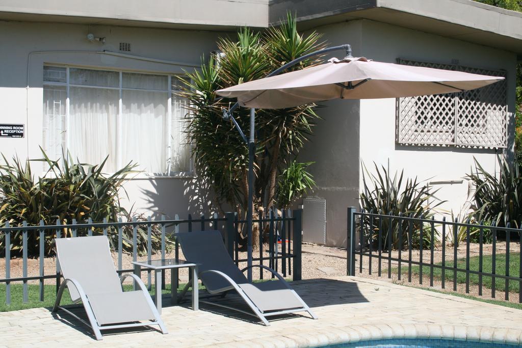 Indigo Moon Guesthouse Lichtenburg Exteriör bild