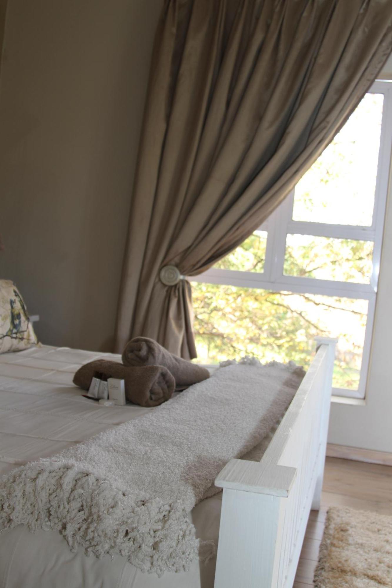 Indigo Moon Guesthouse Lichtenburg Exteriör bild