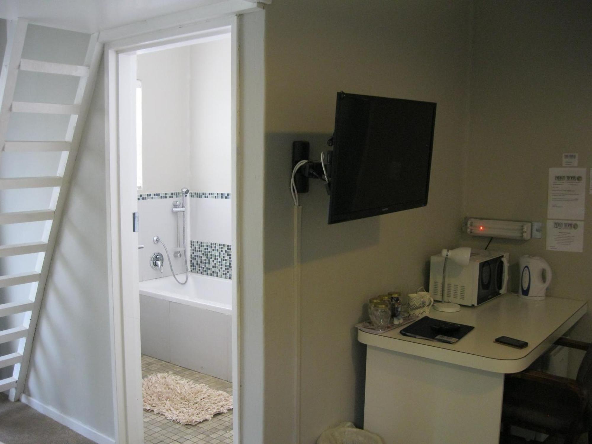Indigo Moon Guesthouse Lichtenburg Exteriör bild