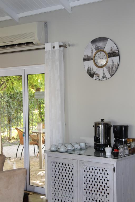 Indigo Moon Guesthouse Lichtenburg Exteriör bild