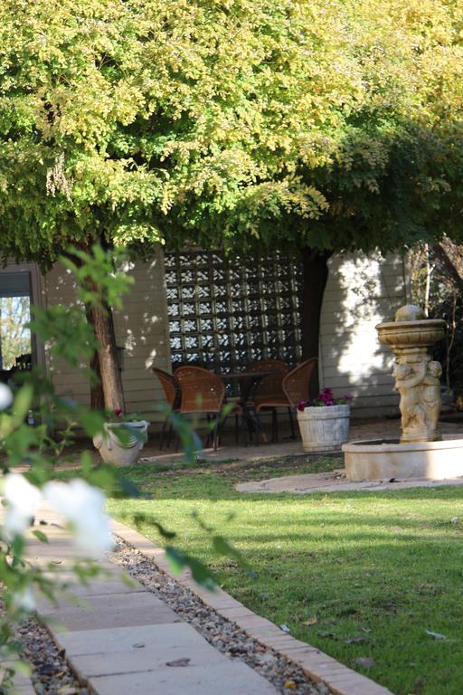 Indigo Moon Guesthouse Lichtenburg Exteriör bild