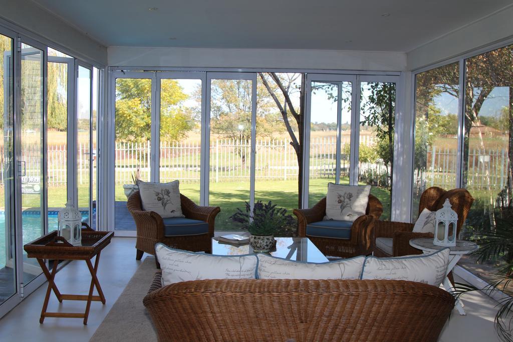 Indigo Moon Guesthouse Lichtenburg Exteriör bild