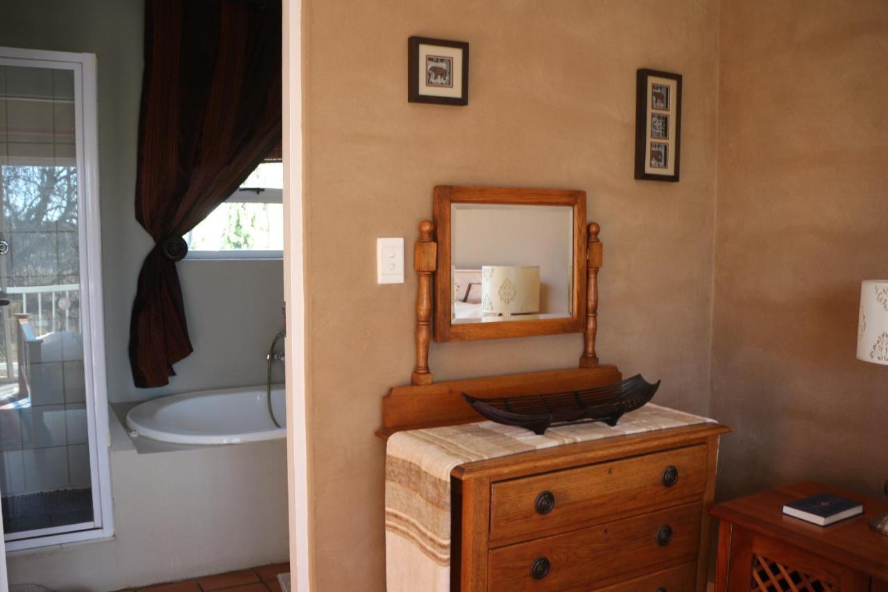 Indigo Moon Guesthouse Lichtenburg Exteriör bild