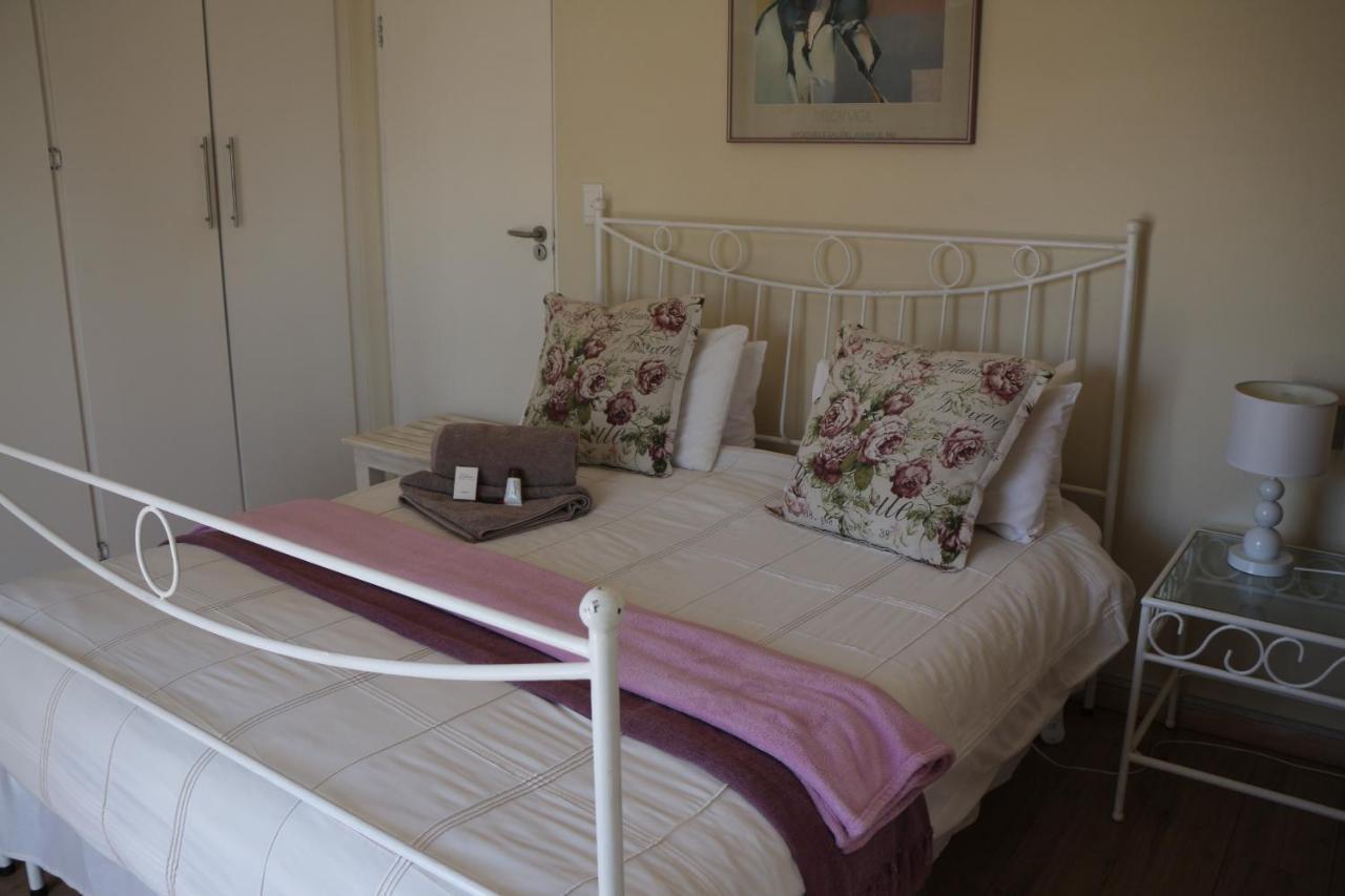 Indigo Moon Guesthouse Lichtenburg Exteriör bild