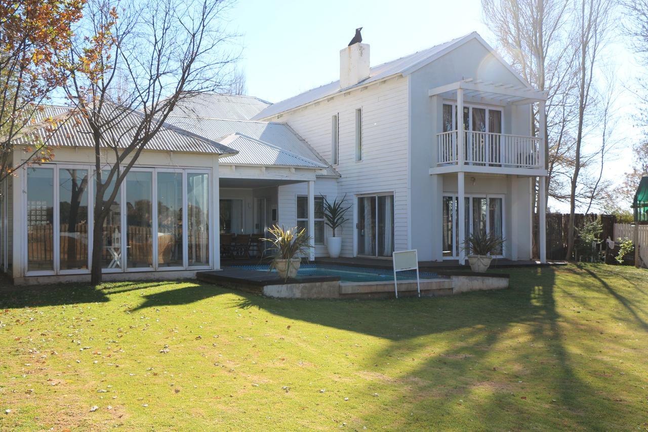 Indigo Moon Guesthouse Lichtenburg Exteriör bild