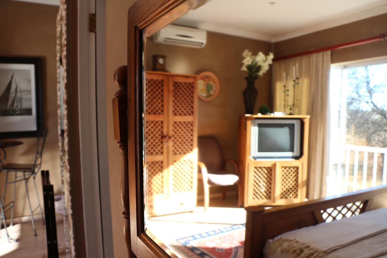 Indigo Moon Guesthouse Lichtenburg Exteriör bild