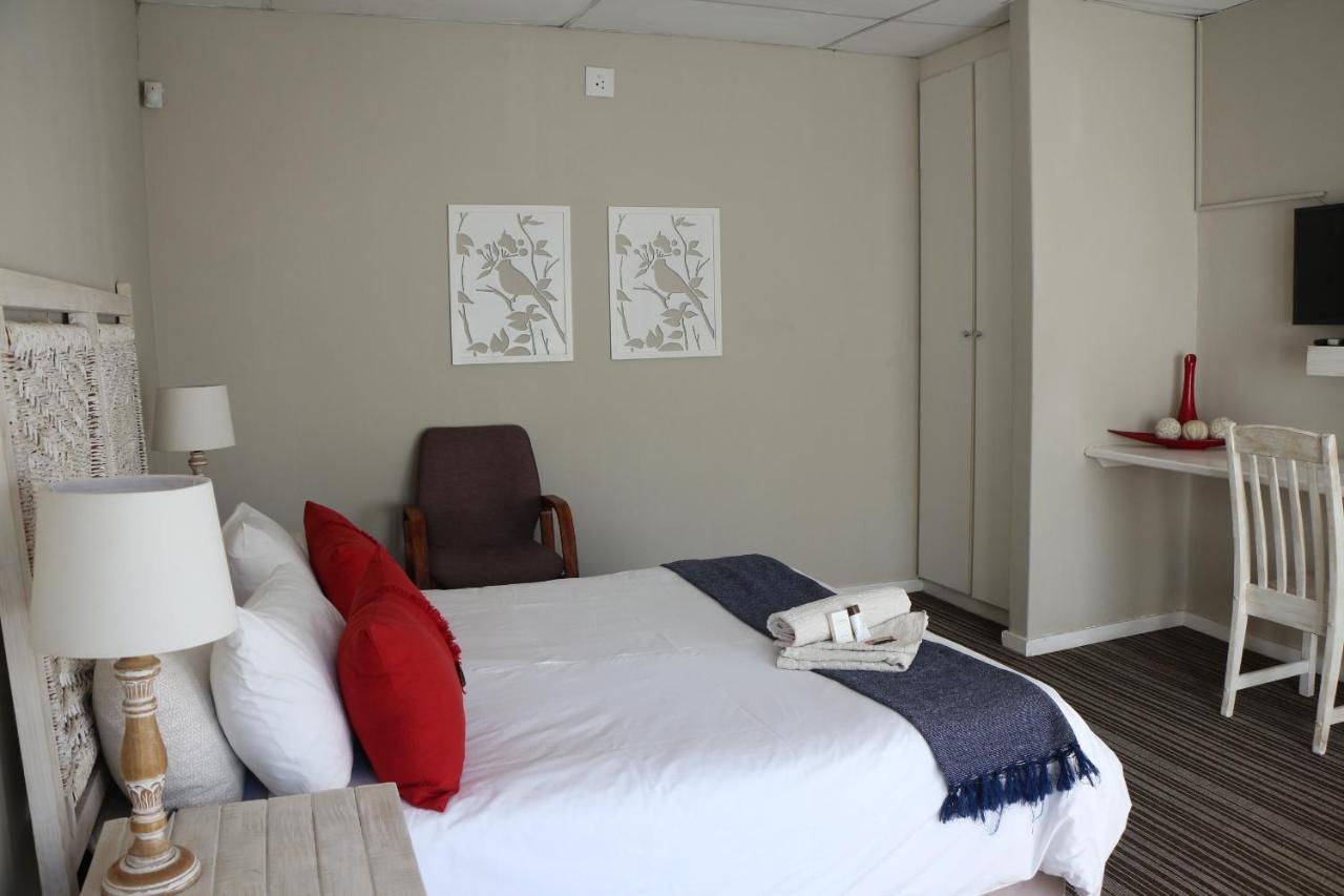 Indigo Moon Guesthouse Lichtenburg Exteriör bild