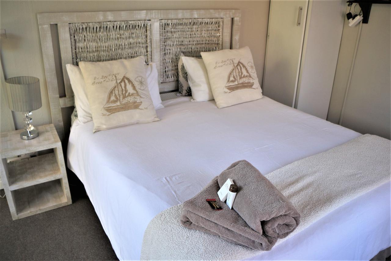 Indigo Moon Guesthouse Lichtenburg Exteriör bild