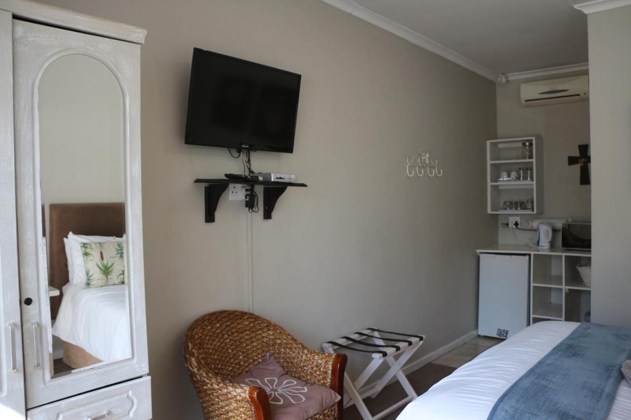 Indigo Moon Guesthouse Lichtenburg Exteriör bild
