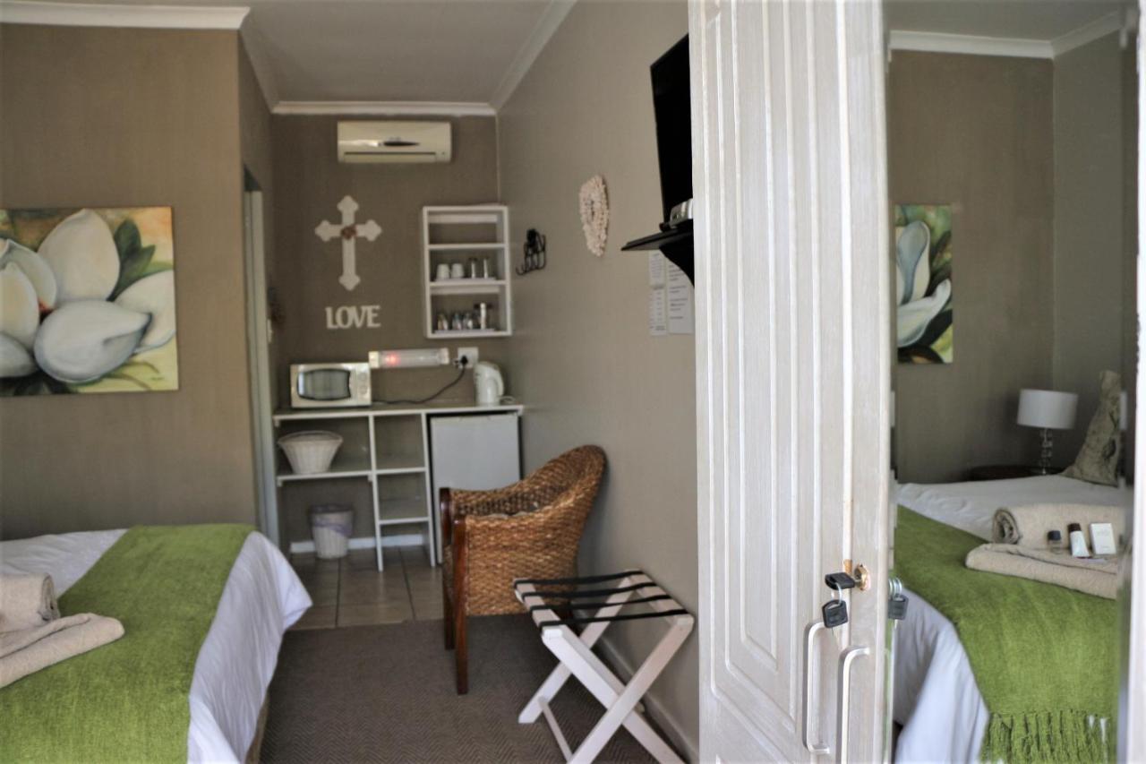 Indigo Moon Guesthouse Lichtenburg Exteriör bild