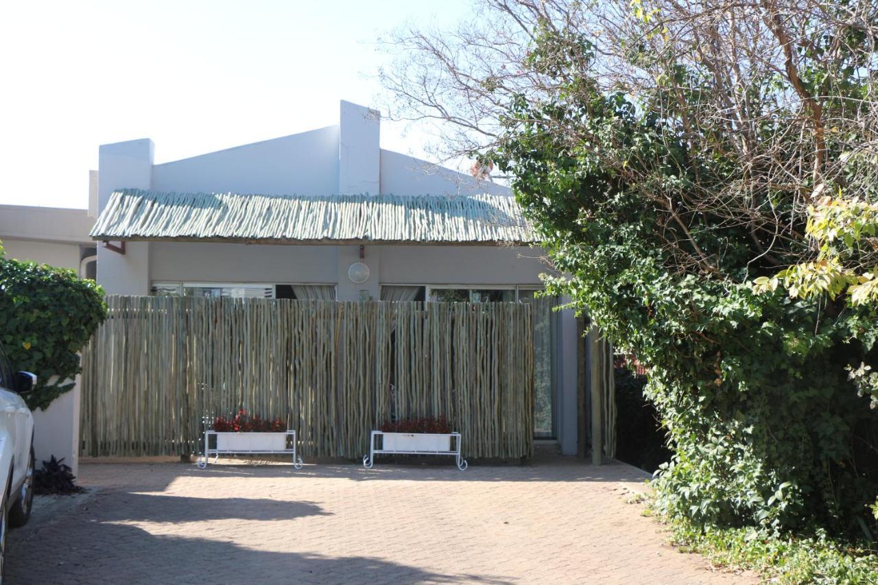 Indigo Moon Guesthouse Lichtenburg Exteriör bild