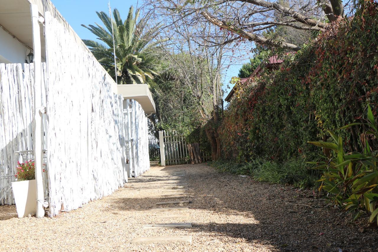 Indigo Moon Guesthouse Lichtenburg Exteriör bild