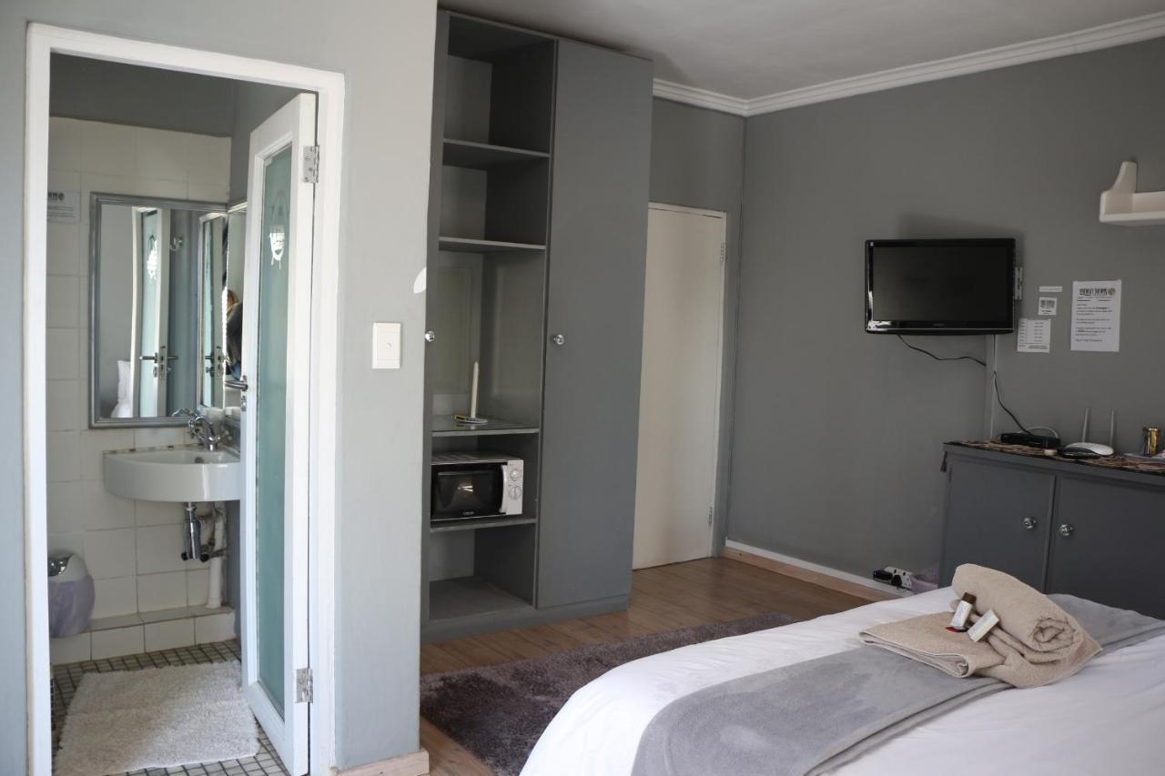 Indigo Moon Guesthouse Lichtenburg Exteriör bild