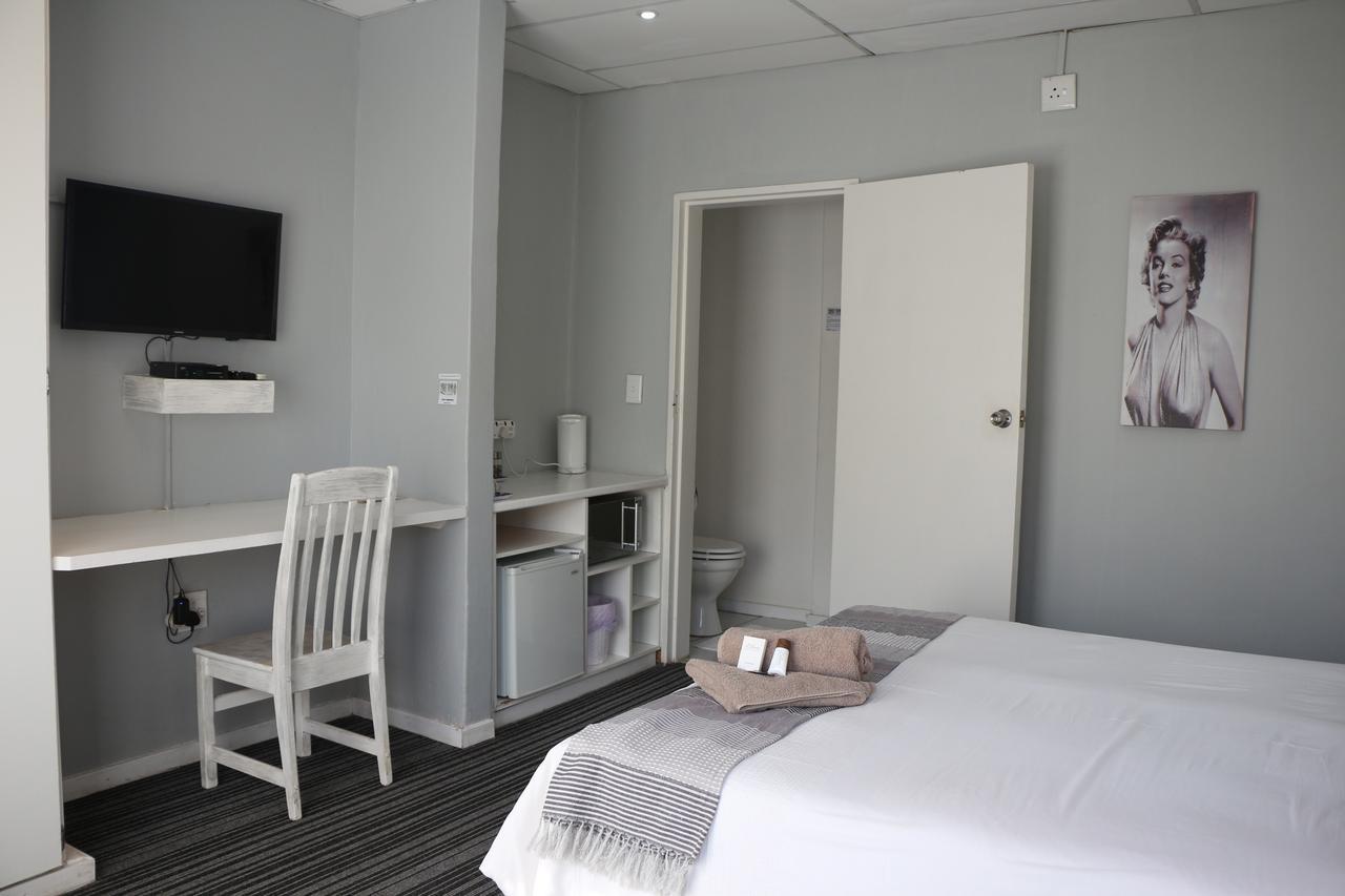 Indigo Moon Guesthouse Lichtenburg Exteriör bild