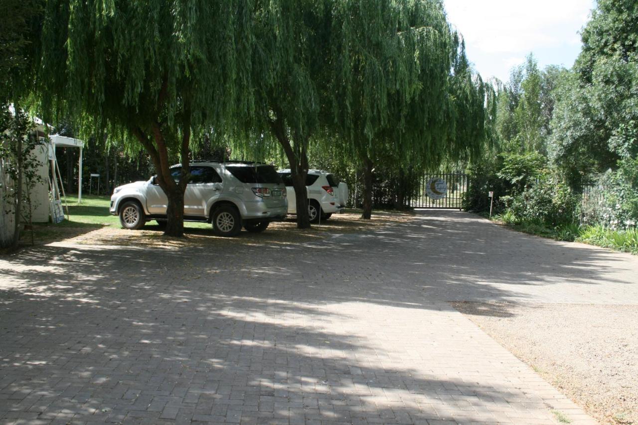 Indigo Moon Guesthouse Lichtenburg Exteriör bild
